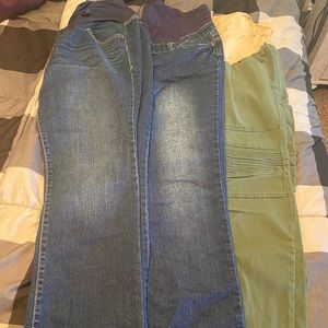 Like new maternity bundle